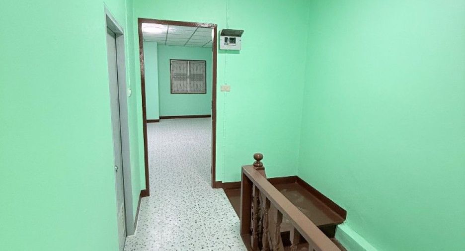 Casa adosada en venta de 5 habitaciones en Sam Phran, Nakhon Pathom