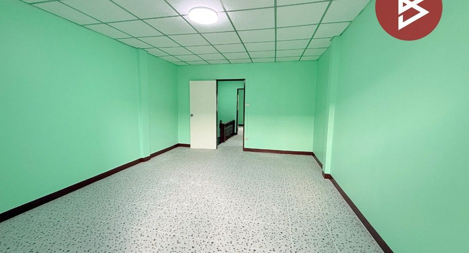 Casa adosada en venta de 5 habitaciones en Sam Phran, Nakhon Pathom