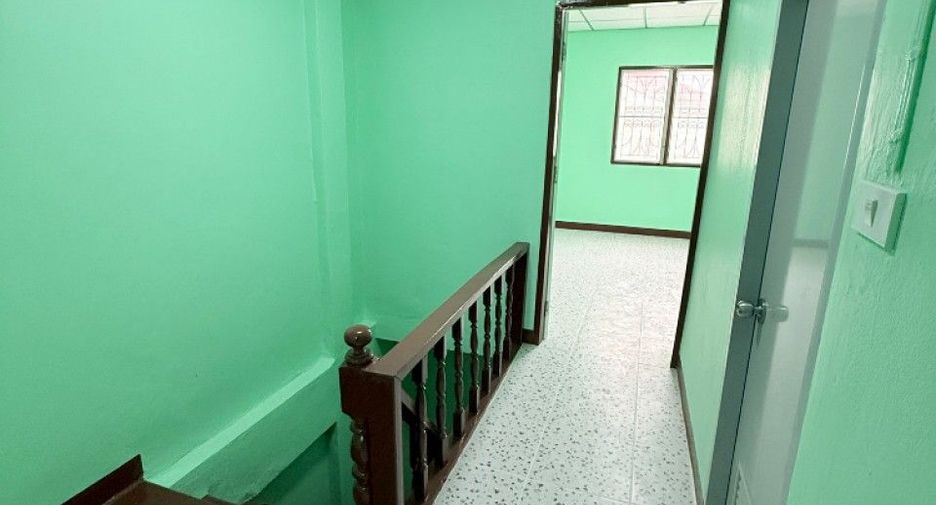 Casa adosada en venta de 5 habitaciones en Sam Phran, Nakhon Pathom