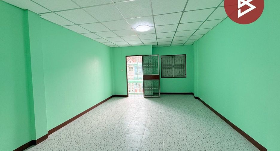 Casa adosada en venta de 5 habitaciones en Sam Phran, Nakhon Pathom
