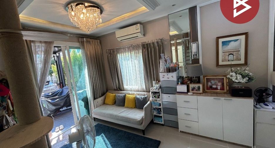 For sale 4 bedrooms townhouse in Mueang Samut Prakan, Samut Prakan