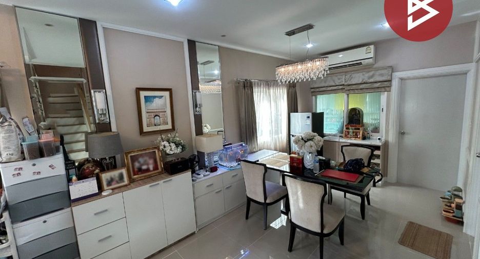 For sale 4 bedrooms townhouse in Mueang Samut Prakan, Samut Prakan