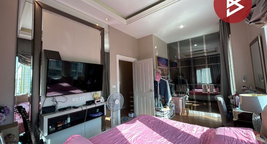 For sale 4 bedrooms townhouse in Mueang Samut Prakan, Samut Prakan