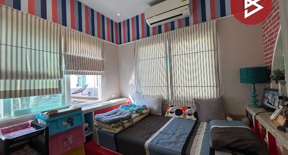 For sale 4 bedrooms townhouse in Mueang Samut Prakan, Samut Prakan