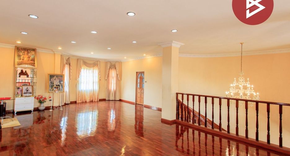 For sale 4 bedrooms house in Mueang Samut Prakan, Samut Prakan
