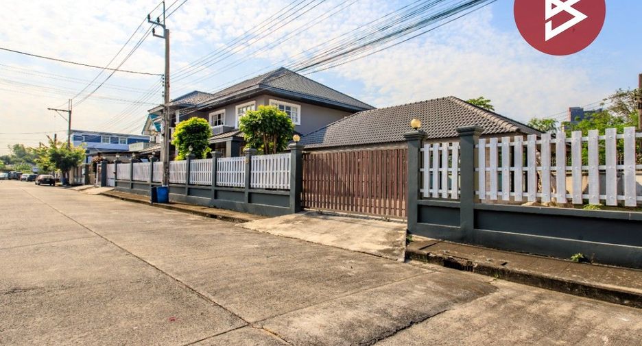 For sale 4 bedrooms house in Mueang Samut Prakan, Samut Prakan