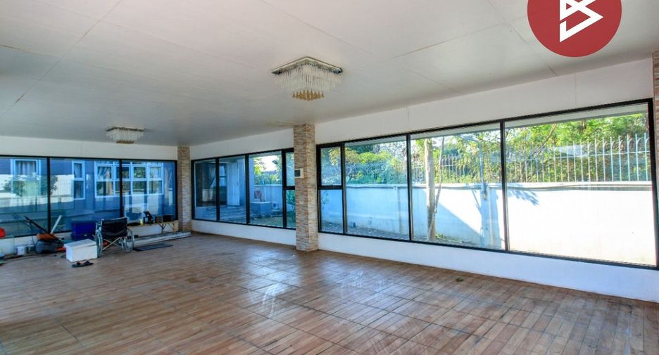 For sale 4 bedrooms house in Mueang Samut Prakan, Samut Prakan