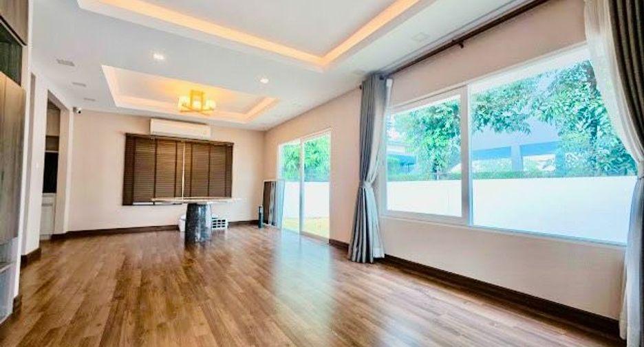 For sale 3 bedrooms house in Khlong Sam Wa, Bangkok