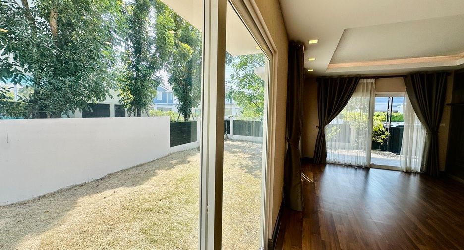 For sale 3 bedrooms house in Khlong Sam Wa, Bangkok