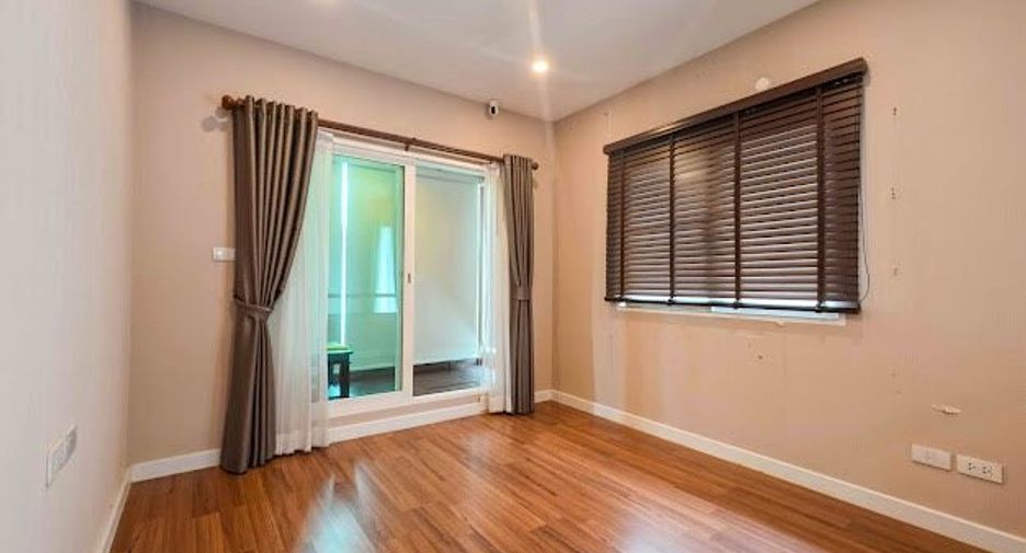For sale 3 bedrooms house in Khlong Sam Wa, Bangkok