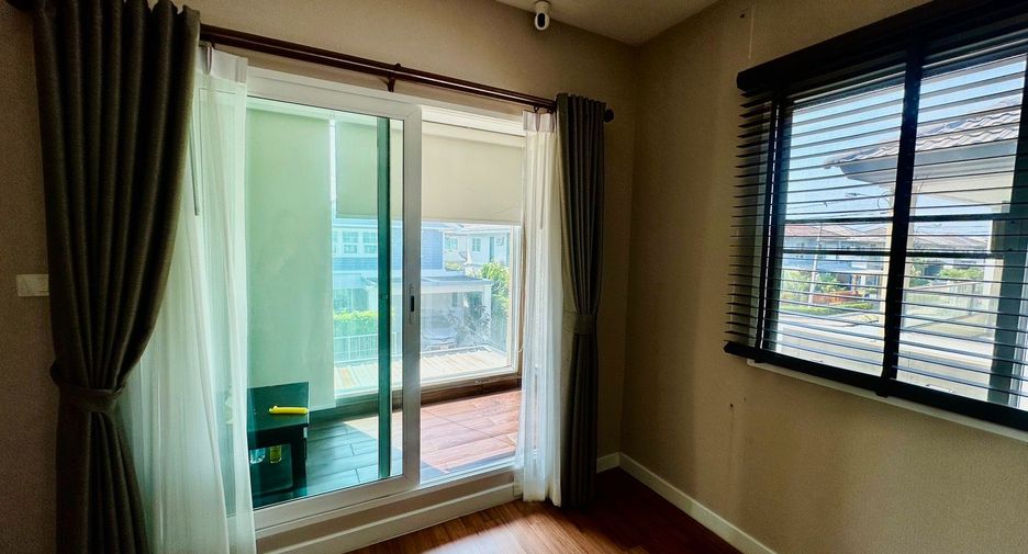 For sale 3 bedrooms house in Khlong Sam Wa, Bangkok