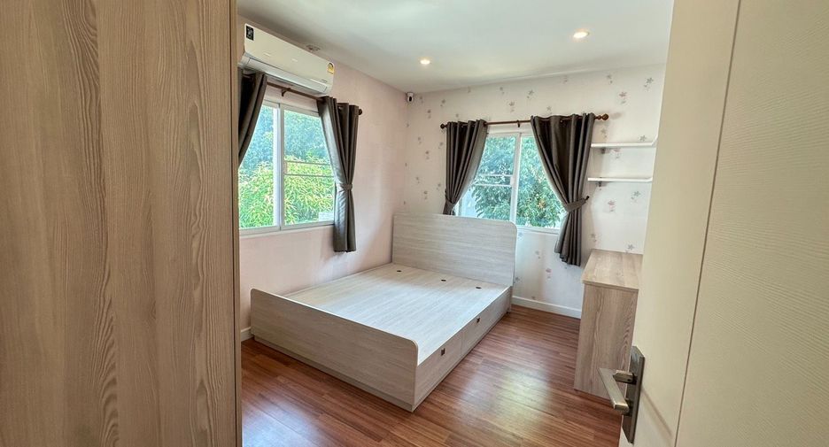 For sale 3 bedrooms house in Khlong Sam Wa, Bangkok