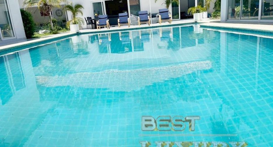 For rent and for sale 7 bedrooms villa in Pratumnak, Pattaya