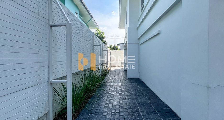 For sale 5 bedrooms house in Lat Krabang, Bangkok