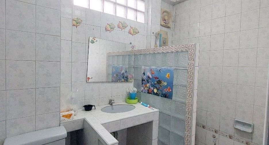 For sale 5 bedrooms townhouse in Thung Khru, Bangkok