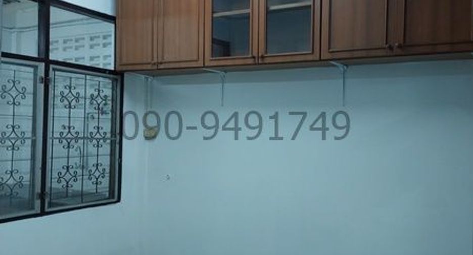 For rent 3 bedrooms house in Din Daeng, Bangkok