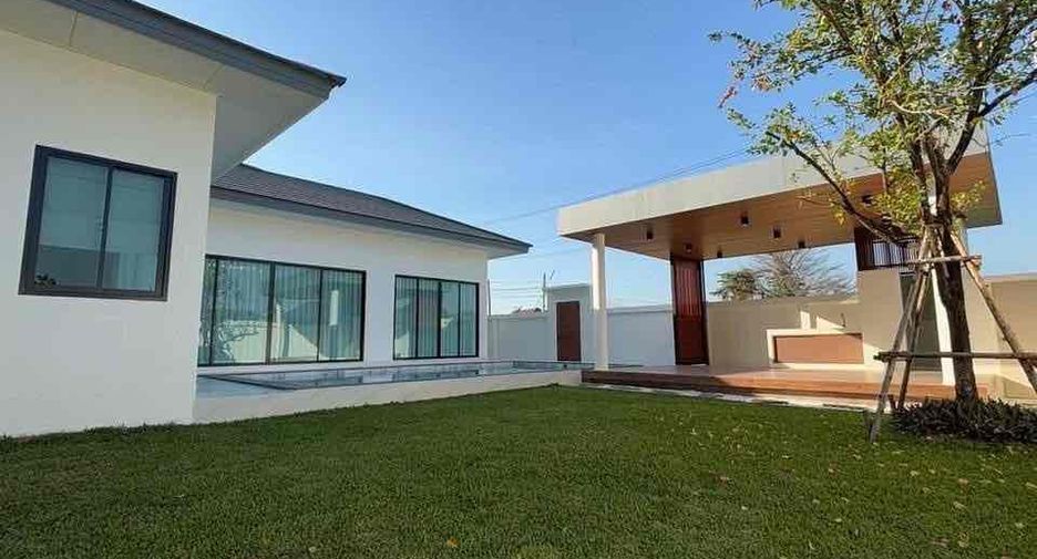 Villa en alquiler de 3 habitaciones en Bang Lamung, Chonburi