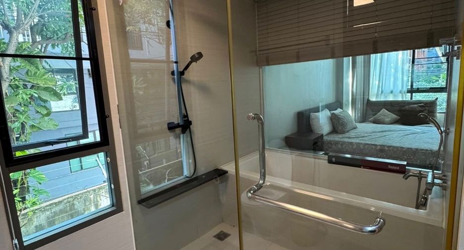For rent 2 bedrooms condo in Khlong Toei, Bangkok