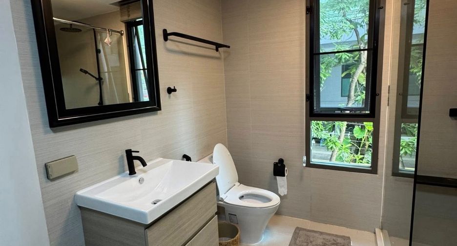 For rent 2 bedrooms condo in Khlong Toei, Bangkok