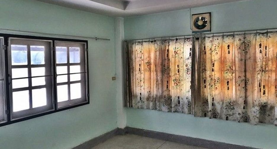 For sale 1 bed retail Space in Tha Tako, Nakhon Sawan