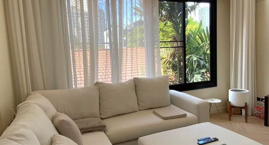 For rent 3 bedrooms townhouse in Watthana, Bangkok