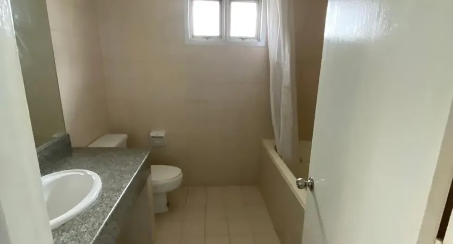 For sale 2 bedrooms condo in Khlong Toei, Bangkok