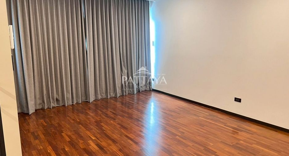 For sale 4 bedrooms condo in Bang Lamung, Chonburi