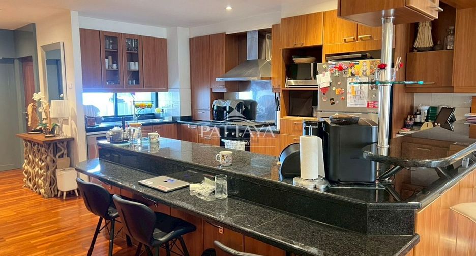For rent 4 bedrooms condo in Bang Lamung, Chonburi