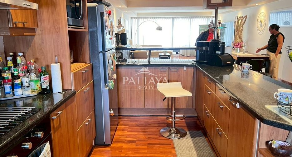 For rent 4 bedrooms condo in Bang Lamung, Chonburi