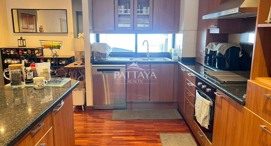 For rent 4 bedrooms condo in Bang Lamung, Chonburi