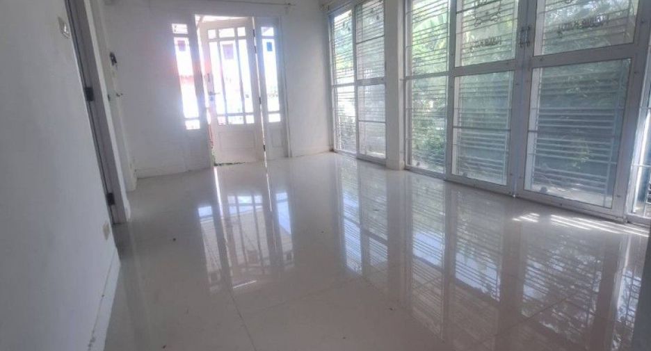Casa adosada en venta de 2 habitaciones en Bang Bo, Samut Prakan