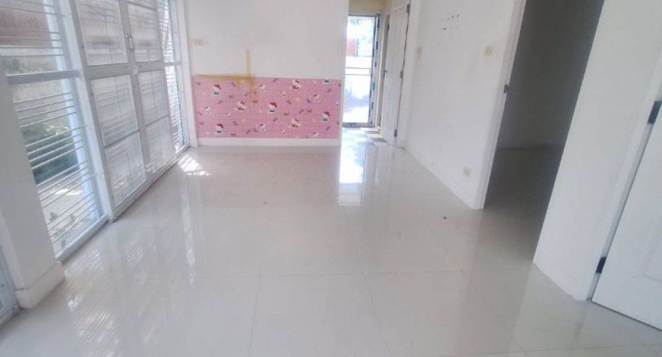 Casa adosada en venta de 2 habitaciones en Bang Bo, Samut Prakan