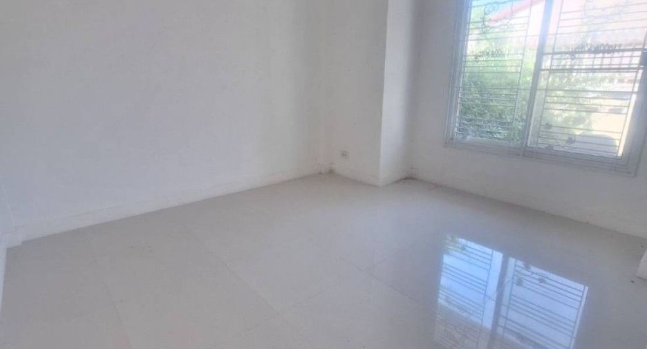 Casa adosada en venta de 2 habitaciones en Bang Bo, Samut Prakan