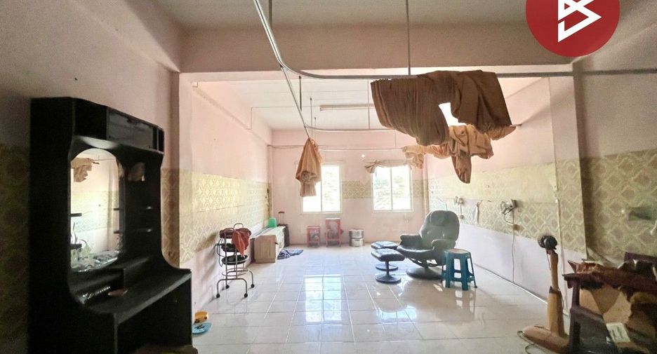 Gewerbefläche zum Kauf mit 3 Zimmer in Si Racha, Chonburi
