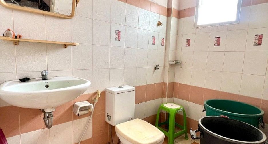 Gewerbefläche zum Kauf mit 3 Zimmer in Si Racha, Chonburi
