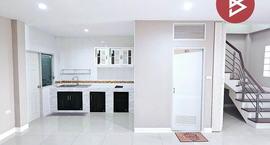 À vendre 4 chambres maison de ville à Krathum Baen, Samut Sakhon
