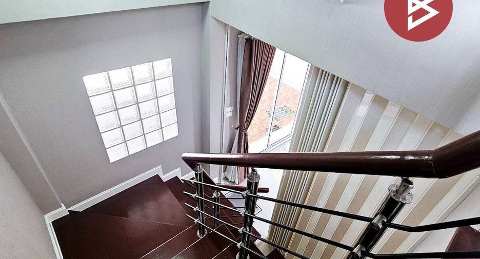 À vendre 4 chambres maison de ville à Krathum Baen, Samut Sakhon
