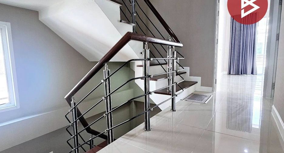 À vendre 4 chambres maison de ville à Krathum Baen, Samut Sakhon