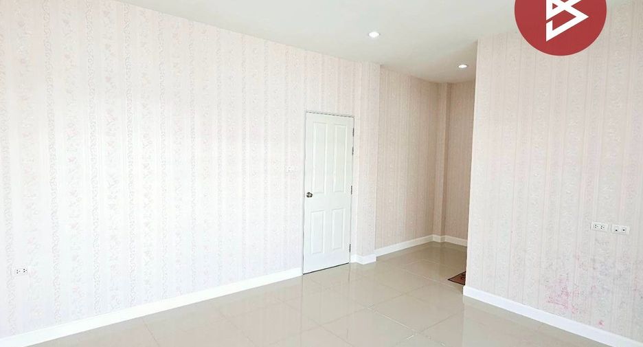 À vendre 4 chambres maison de ville à Krathum Baen, Samut Sakhon
