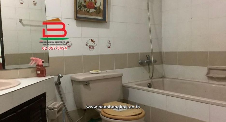 For sale 5 bedrooms townhouse in Khan Na Yao, Bangkok
