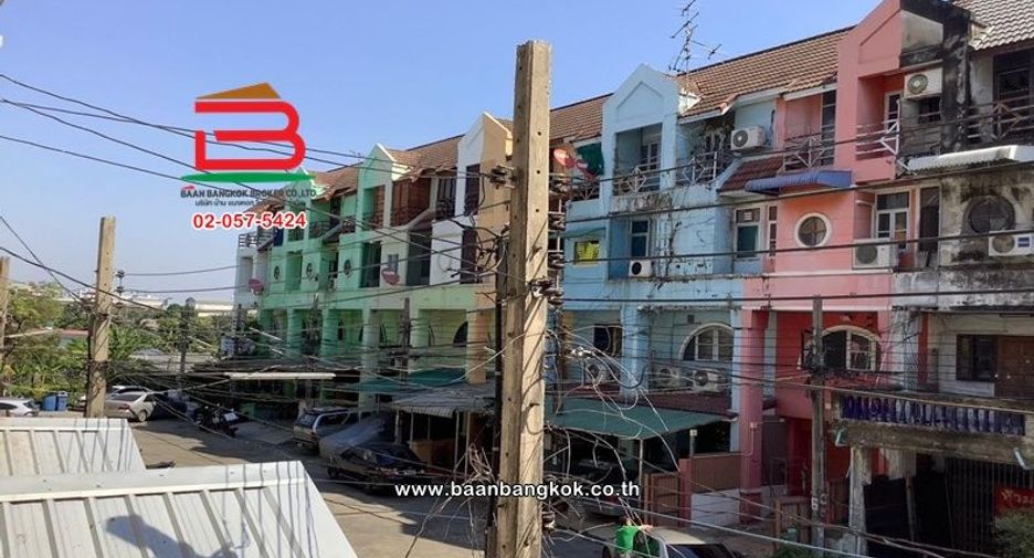 For sale 5 bedrooms townhouse in Khan Na Yao, Bangkok