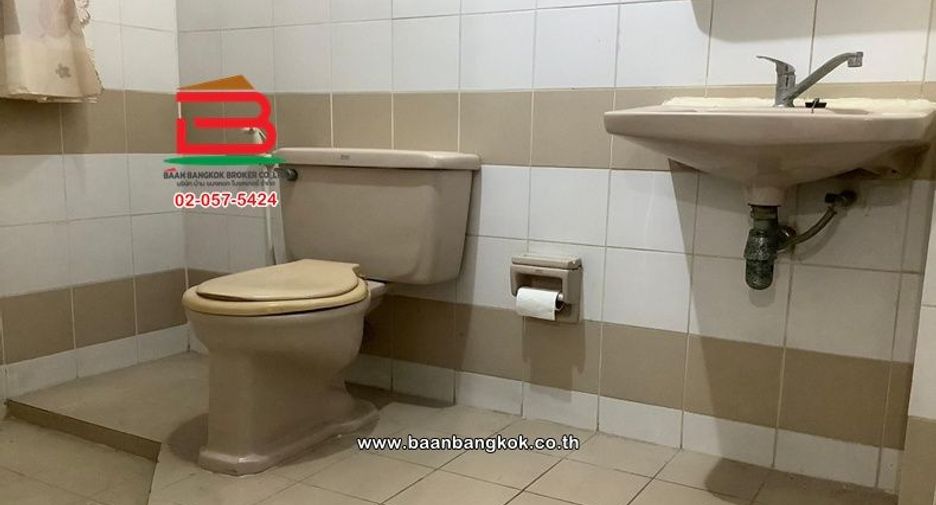 For sale 5 bedrooms townhouse in Khan Na Yao, Bangkok