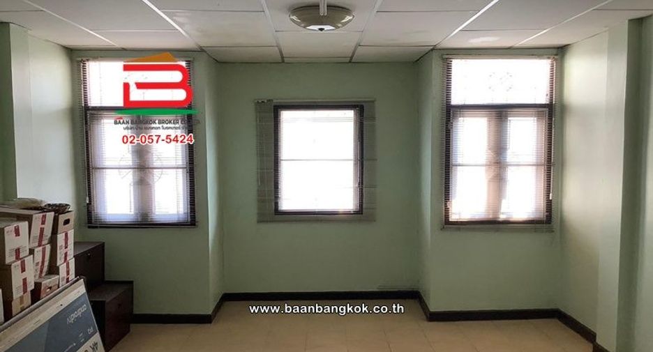 For sale 5 bedrooms townhouse in Khan Na Yao, Bangkok