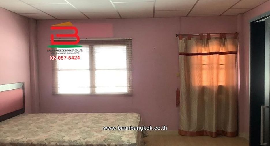 For sale 5 bedrooms townhouse in Khan Na Yao, Bangkok