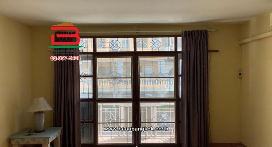 For sale 5 bedrooms townhouse in Khan Na Yao, Bangkok