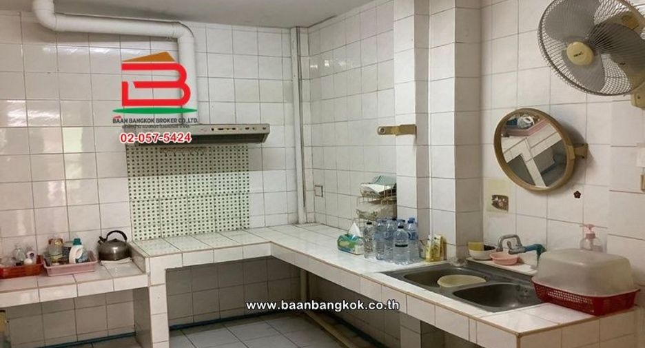 For sale 5 bedrooms townhouse in Khan Na Yao, Bangkok