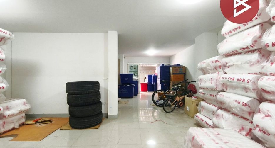 À vendre 3 chambres maison de ville à Mueang Samut Prakan, Samut Prakan