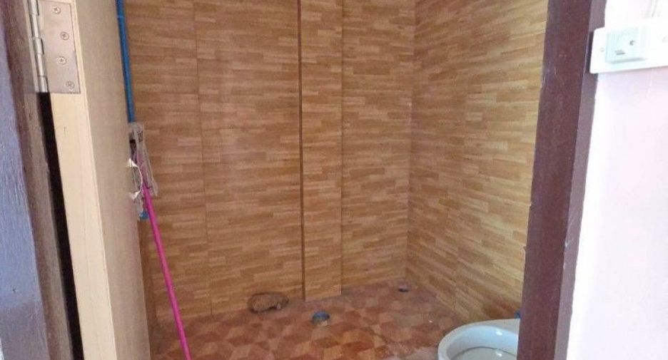 For sale 4 bedrooms retail Space in Mueang Samut Prakan, Samut Prakan