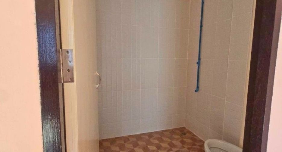 For sale 4 bedrooms retail Space in Mueang Samut Prakan, Samut Prakan