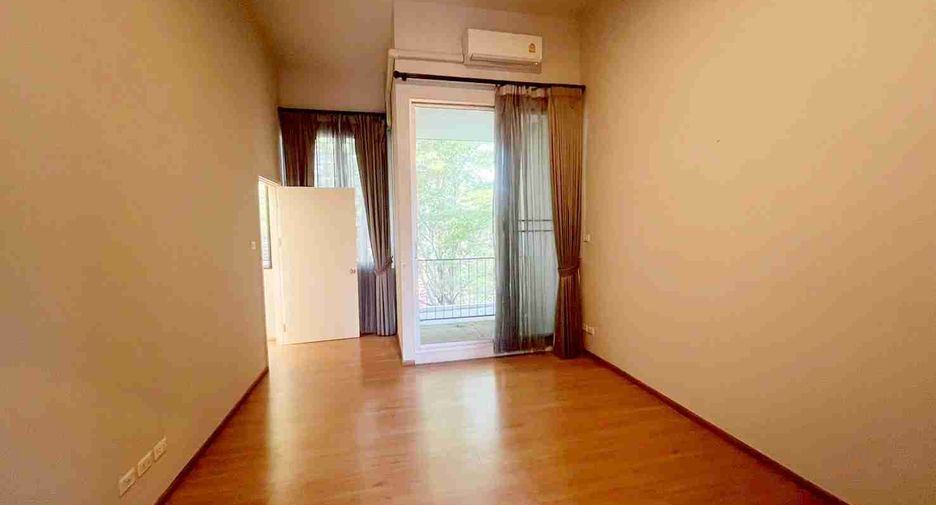 Gewerbefläche zur Miete und zum Kauf mit 3 Zimmer in Khan Na Yao, Bangkok